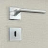 Poignée de porte design à clé finition aspect chrome mat Agata - KATCHMEE