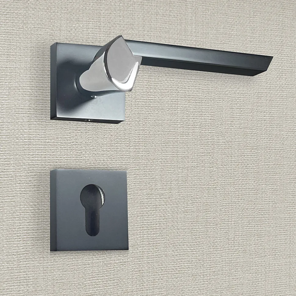 Poignée de porte design à cylindre finition aspect noir et chrome brillant Melissa - KATCHMEE