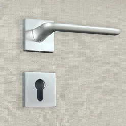 Poignée de porte design à cylindre finition aspect chrome mat Agata - KATCHMEE