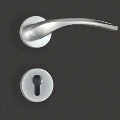 Poignée de porte design à cylindre finition aspect chrome mat Flavia - KATCHMEE