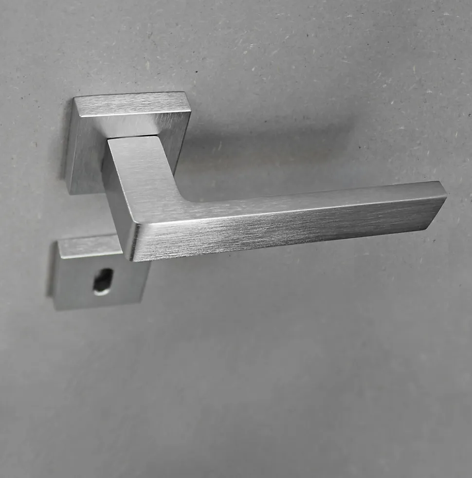 Poignée de porte intérieure sur rosaceZamac chrome satiné mat Avec ressort de rappel Hardwarexchange