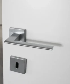 Poignée de porte intérieure sur rosace Zamac chrome satiné Avec ressort de rappel Hardwarexchange