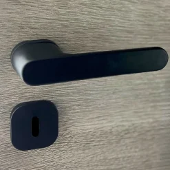 Poignées de porte sur rosace oblongue noir mat - Modèle Marina Trou de clé L