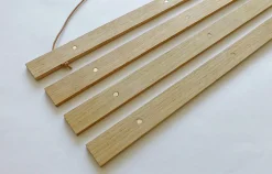 Porte affiche magnétique , bois de chêne - Suspension de poster en bois 71 cm