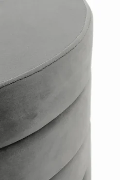 Pouf tapissé de velours couleur gris