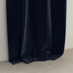 Rideau tamisant effet velours bleu marine à œillets l.140 x H.260 cm GoodHome Velvet