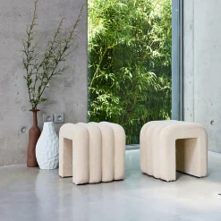 Set de 2 poufs contemporains en tissu beige