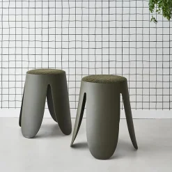 Set de 2 tabourets empilables vert foncé . bouclette texturée. NIKI. D.30 / 44 x H46cm