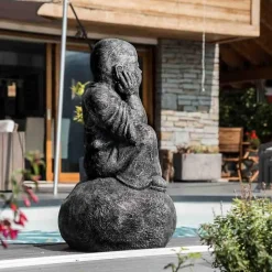 Statue moine shaolin pensif patiné gris 80 cm