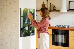 Tableau Aimanté Tulup 60x90 cm Cascade avec rochers En Verre Pour Cuisine