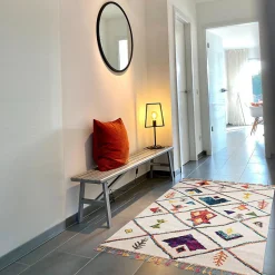 Tapis berbère tissé motifs tribaux LYN5 OURIKA C, blanc