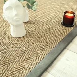 Tapis Jonc de mer - Bihar fin chevron - Ganse chenille vert mousse - 140 x 200 cm
