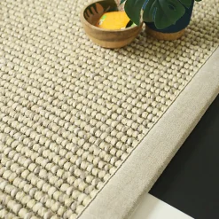 Tapis Laine et sisal - Caloundra grosses boucles crème - Ganse chenille grège - 80 x 150 cm
