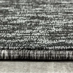 Tapis pour une chambre ou une entrée tissé motif uni SAKRDA, Noir