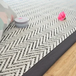 Tapis tissé plat - Java Chevron blanc - Ganse coton anthracite - 80 x 150 cm