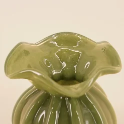 Vase boule plissé en verre opaque 11cm