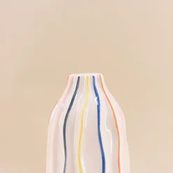 Vase en céramique blanches lignes colorées 17cm